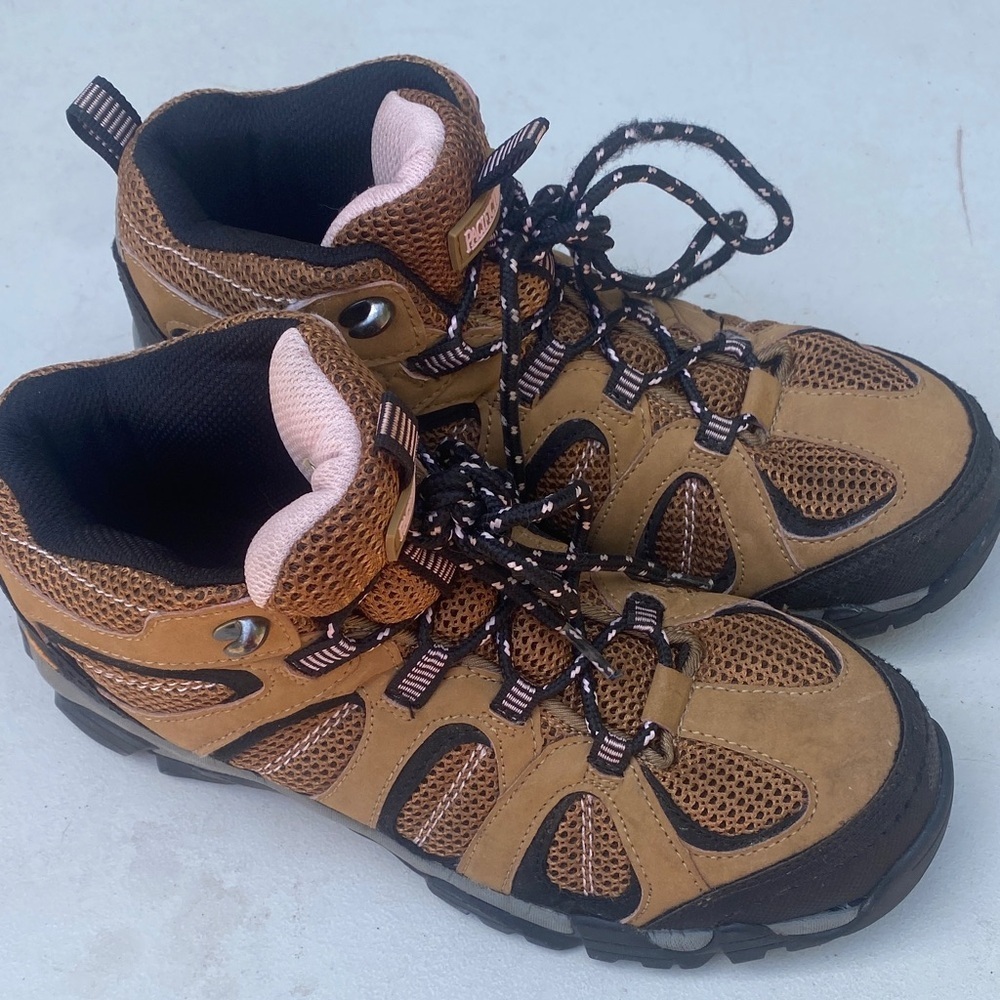 Women’s Pacific Trail Brown and Black Size 6.5 Hiking Outdoor Shoes/Boots